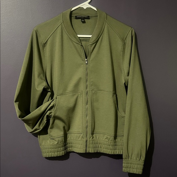 Banana Republic Jackets & Blazers - Banana Republic Olive Green Women's Bomber Jacket